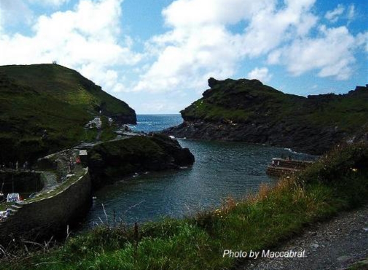 Boscastle. Twisty entrance