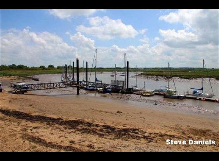 Club Vsitors Pontoon