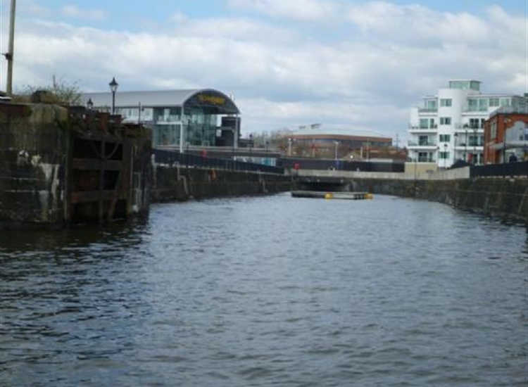 North East Graving Dock. Not the tumblehome of the dock walls; unsuitable for mooring