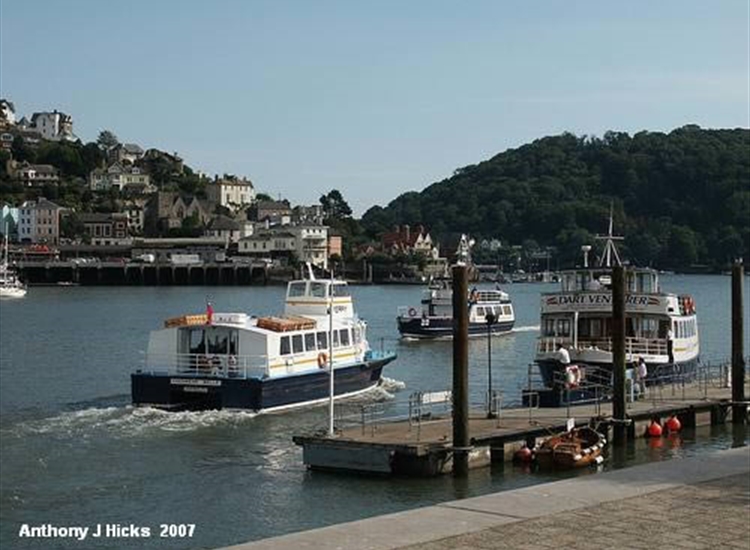 Town Pontoon Ferries at work