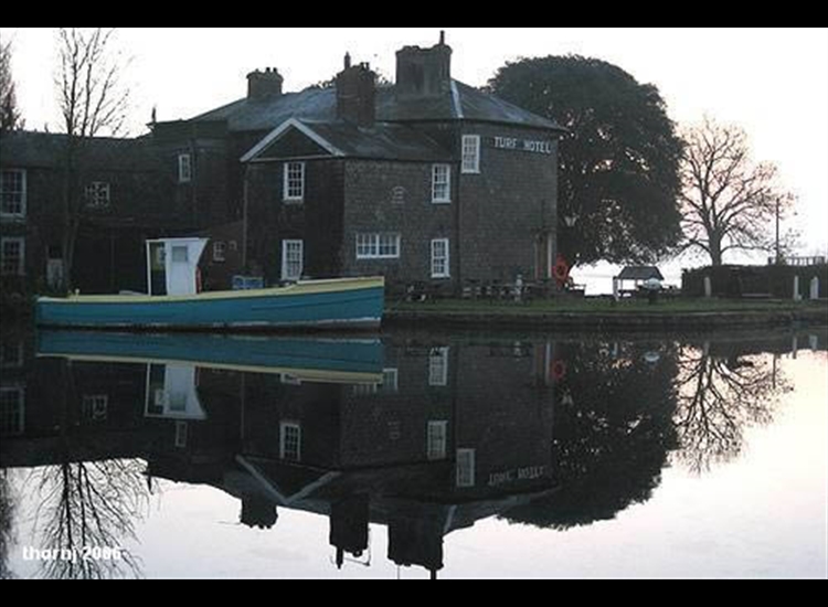 Turf Hotel, Exeter Canal