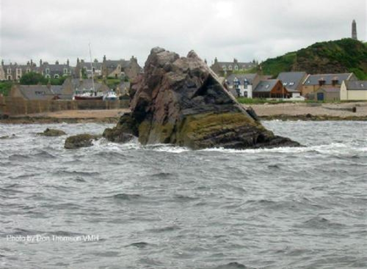 Findochty Large rocks in approach
