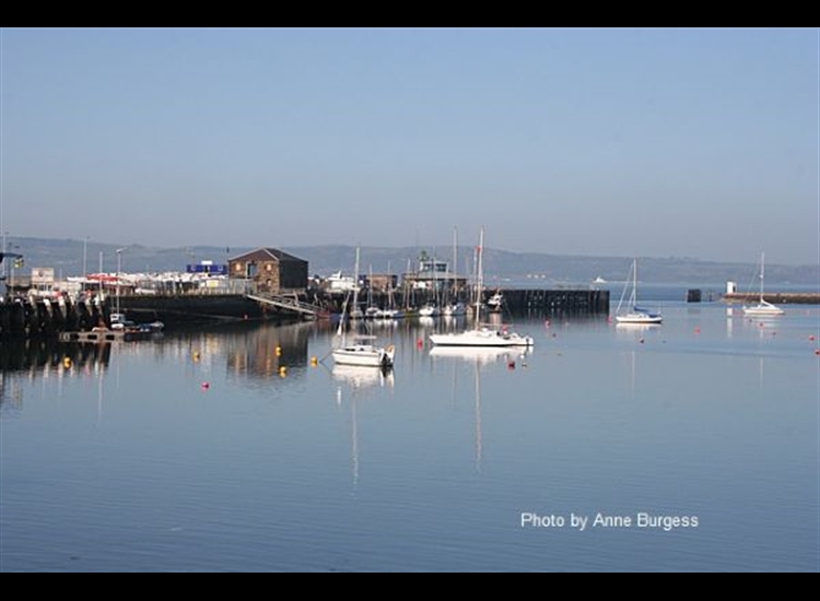 Granton Central Pier showing RFYC ponton at HW