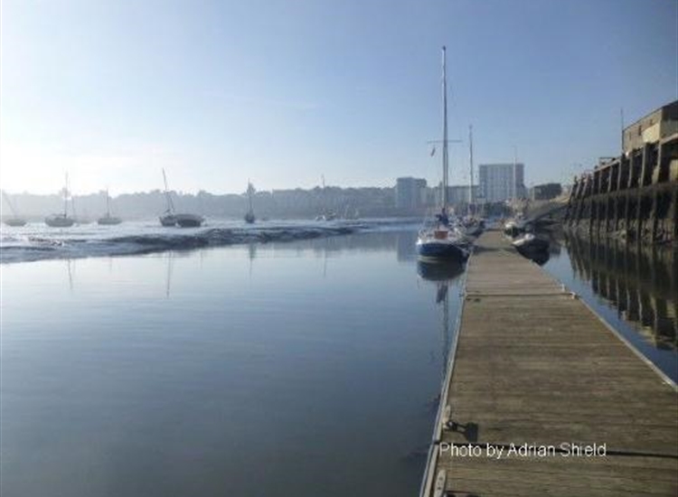 Outside berths on the pontoon