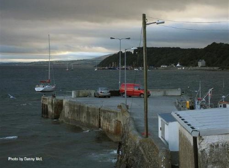 Anchorage to SW of Moville pier. Note nobody on outside wall !