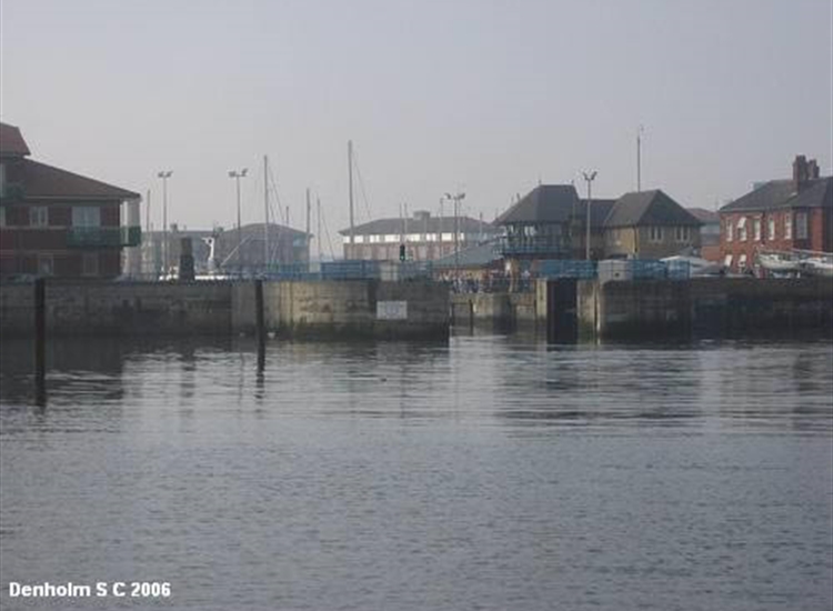 2.Approaching Lock...note traffic signal