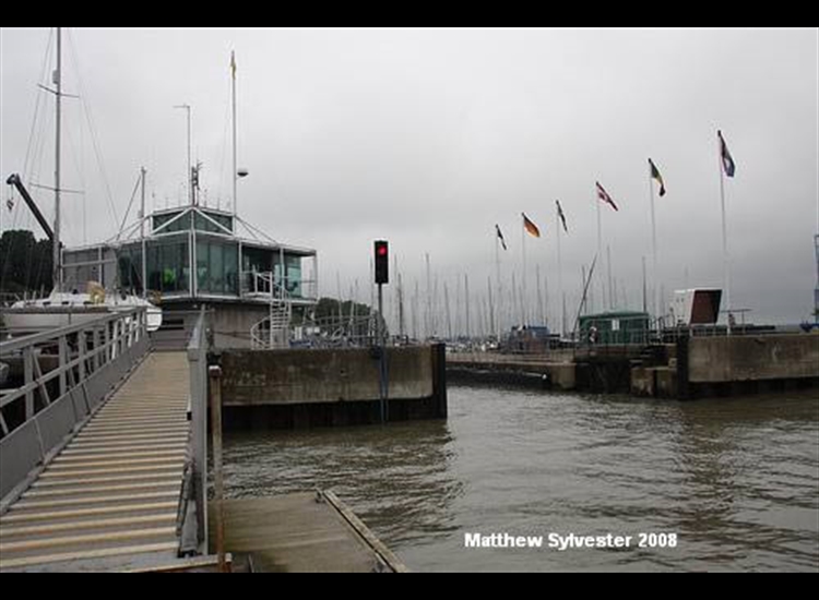 6.Entrance to Shotley Marina, note direction indicating device right hand side of entrance