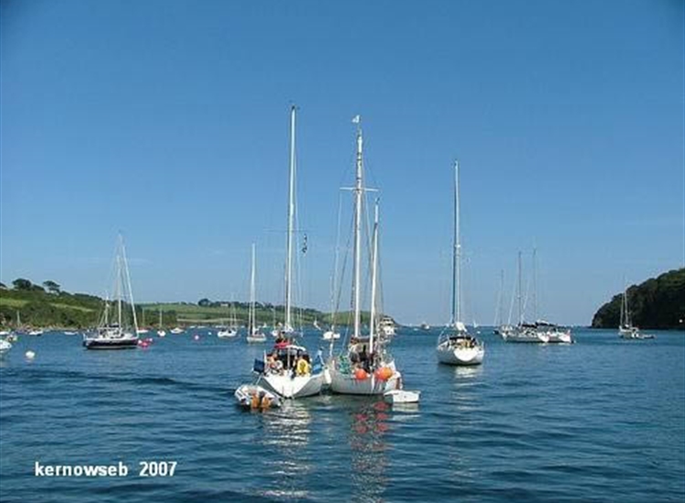 Photo of rafting up in Helford River