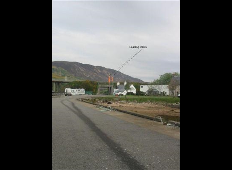 Helmsdale Leading marks from the shore