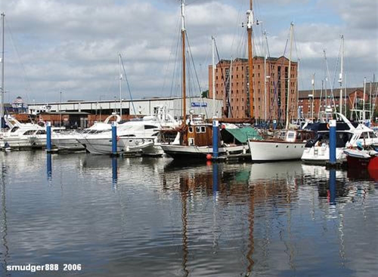 Hull Marina