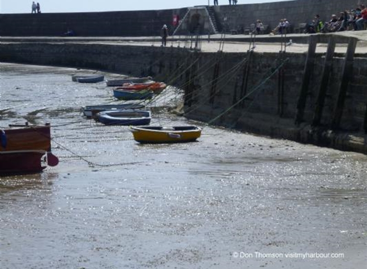 Dinghies and tenders on West wall - no mooring!