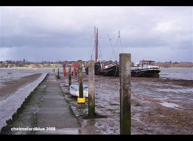Looking out along the hard, Pin Mill