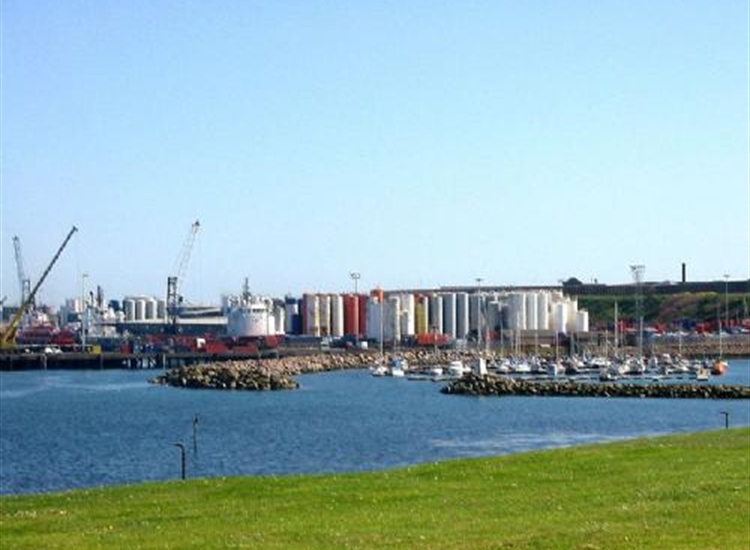 Peterhead Marina Entrance from shore to the NNW