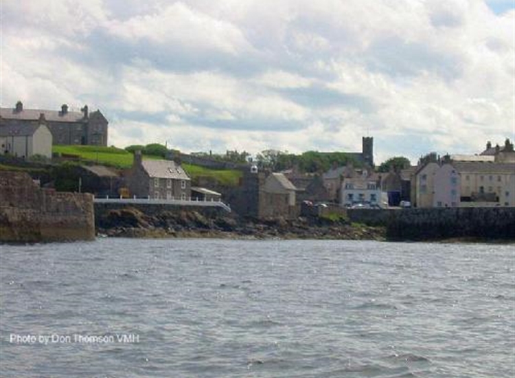 4 Portsoy with lead in marks coming into line