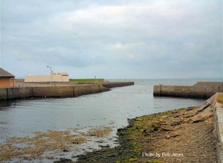 Thurso Harbour at half tide