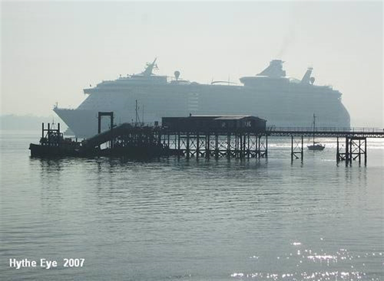 3.Cruiseliner passing Hythe Pier