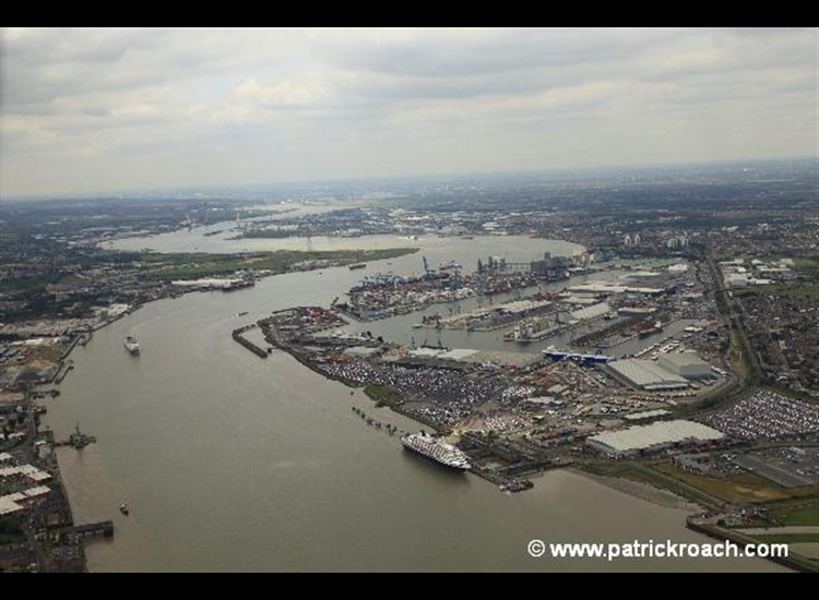 Tilbury_Docks