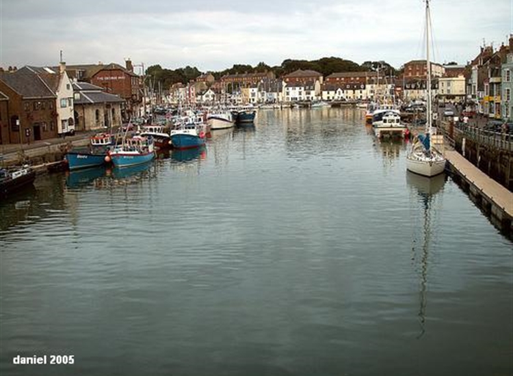 Waiting Pontoon for the Town Bridge