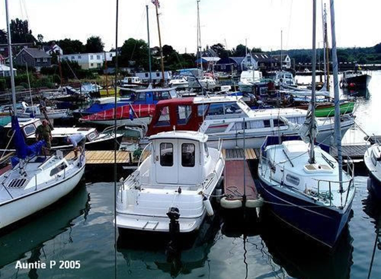 Boatyard facilities near  Wootton Bridge
